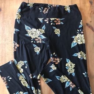 LuLaRoe Tall & Curvy Leggings